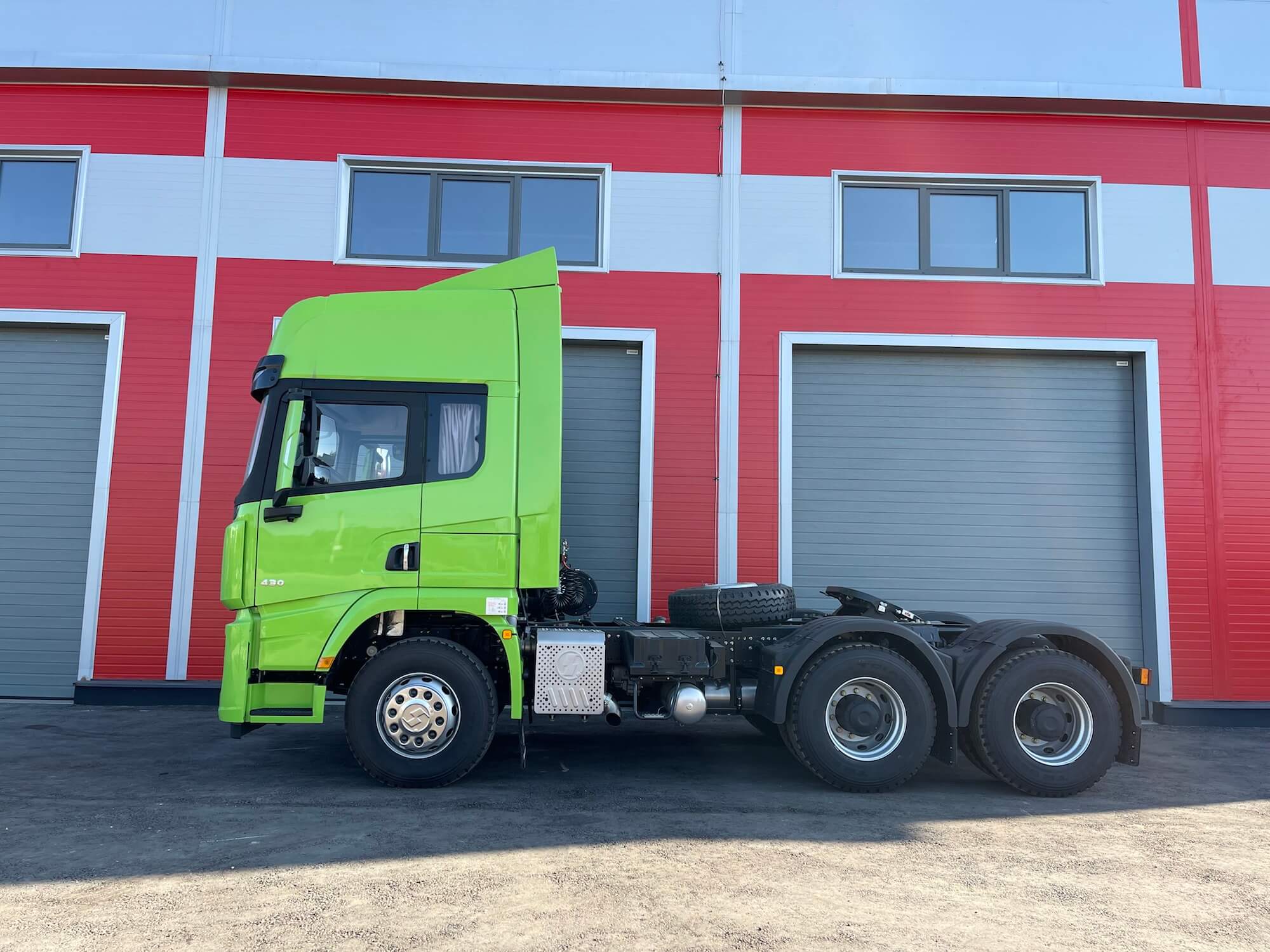 Седельный тягач Shacman 6×4 X3000 (рестайлинг) SX42584V324