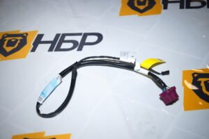 Жгут проводов на потолке левый