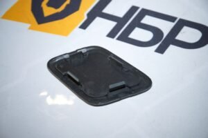Заглушка бампера переднего правая X6000
