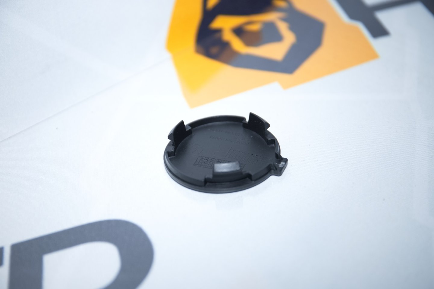 Заглушка бампера с правой стороны X6000