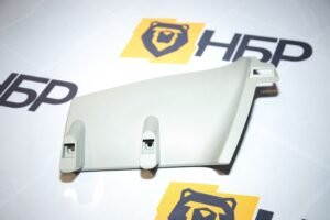 Декоративная панель правой фары внутренняя